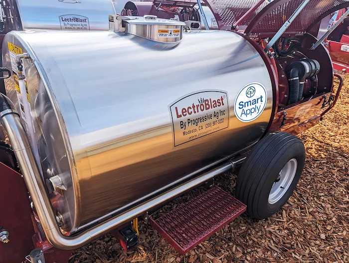 Smart-Apply-ProgressiveAg-LecrtroBlastSprayer2.jpg