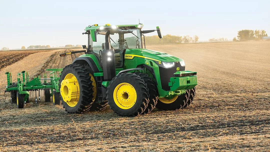 John Deere Autonomous 8R Tractor.jpeg